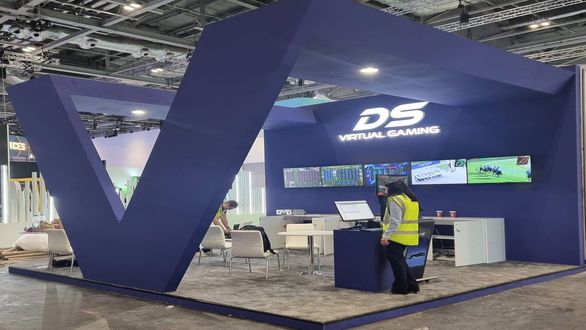 Stand expozițional DS Virtual la târgul ICE, realizat de HT Design