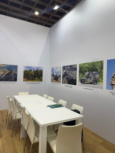 stand expozitie personalizat L3Harris